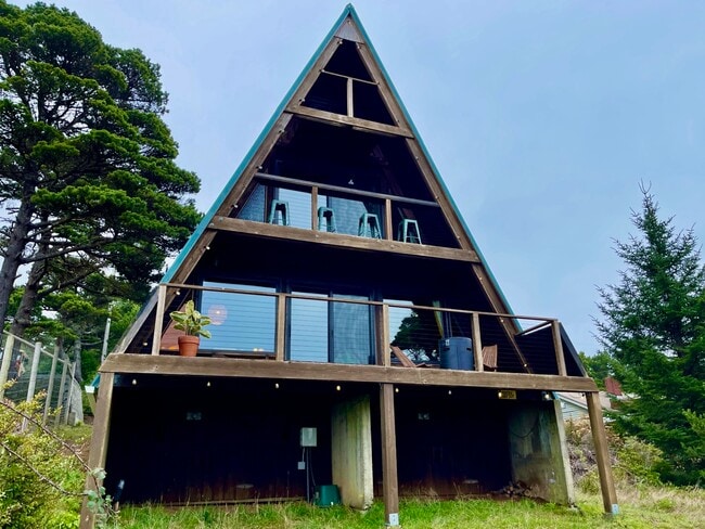 Building Photo - 2780 SW Breakers Dr