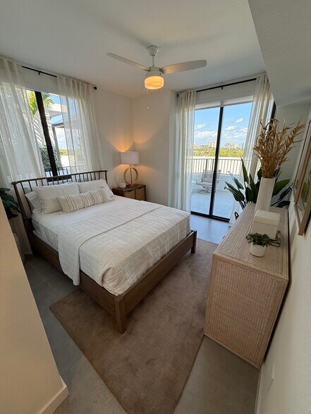 Building Photo - 830 SW 9th Ct