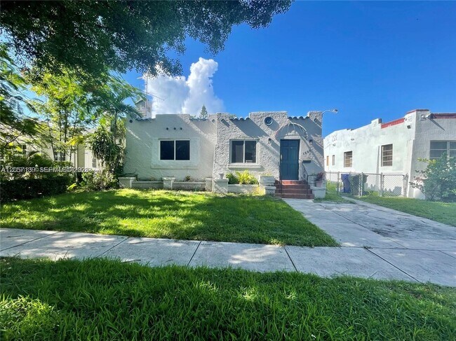Building Photo - 1522 SW 10th St
