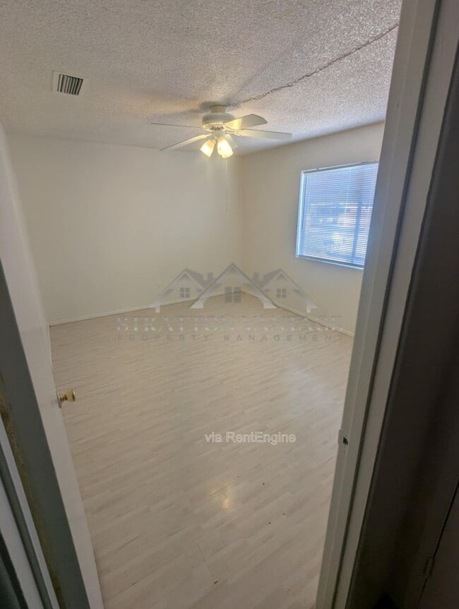 Building Photo - 545 W 16th Ave