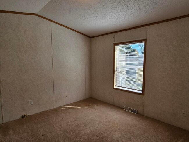 Building Photo - 20 Kris Ann Dr