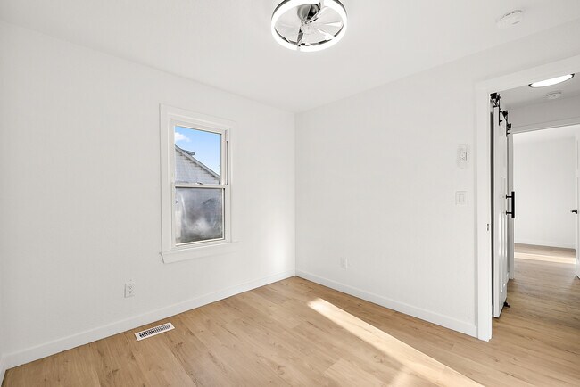 Building Photo - 11259 Chapp Ave
