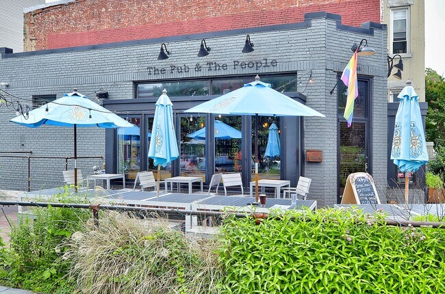 Building Photo - 3 Bed 2.5 Bath - Bloomingdale Condo - 1 Assigned Parking Space