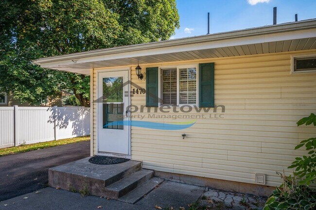 Building Photo - 4 Bedroom 2 Bath Home with 2-Car Detached Garage Available in Hayden, Idaho!