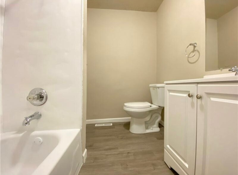 Building Photo - 3440 Easton Blvd