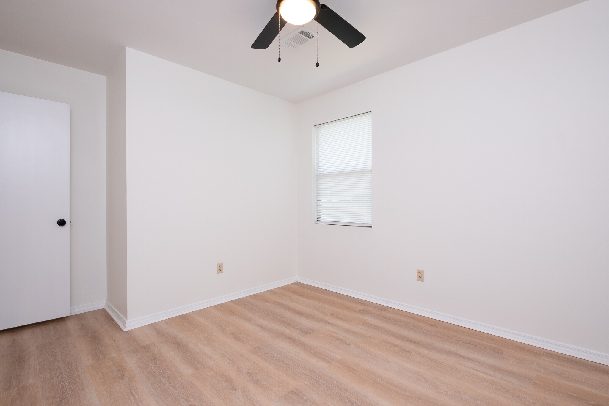 Building Photo - 55 Oak Forest Loop