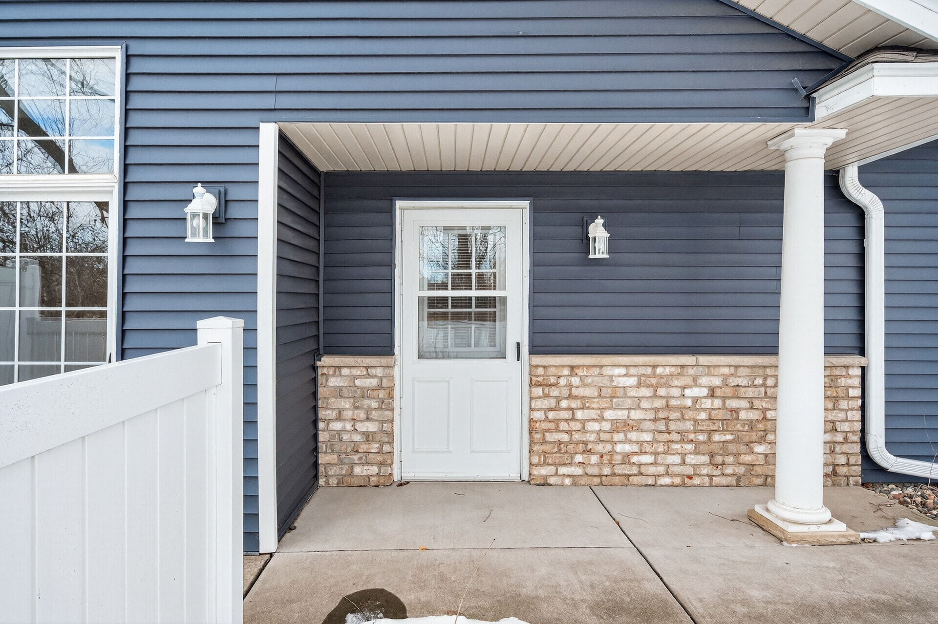 Building Photo - 475 Hickory Ln N