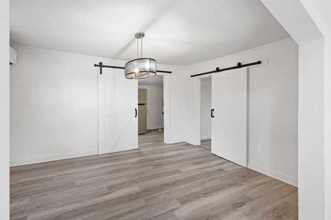 Building Photo - 24 E Iron Belt Rd SE