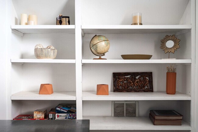 Building Photo - 2318 N New Jersey St