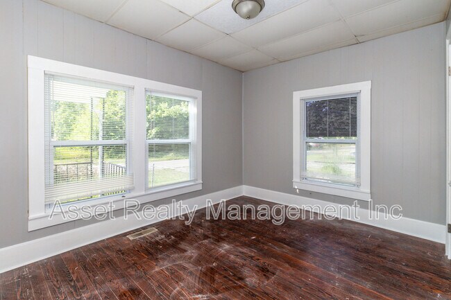 Building Photo - 2647 Selma Ave