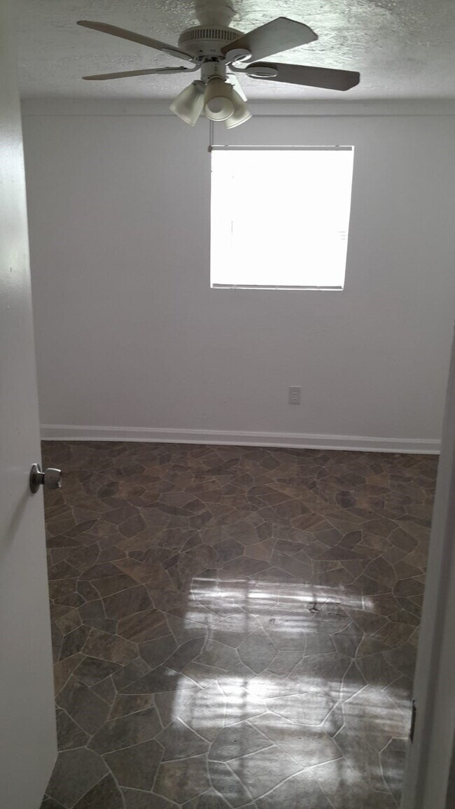 Building Photo - 2405 Franklin St