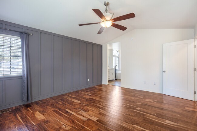 Building Photo - 512 Bluerock Dr
