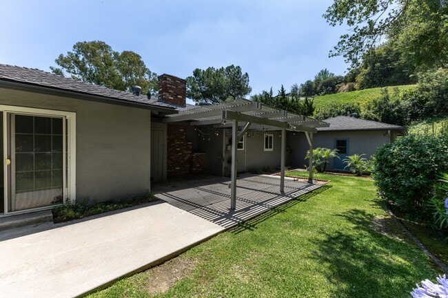 Building Photo - 1290 Clubhouse Dr