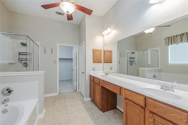 Building Photo - 8626 Davis Dr