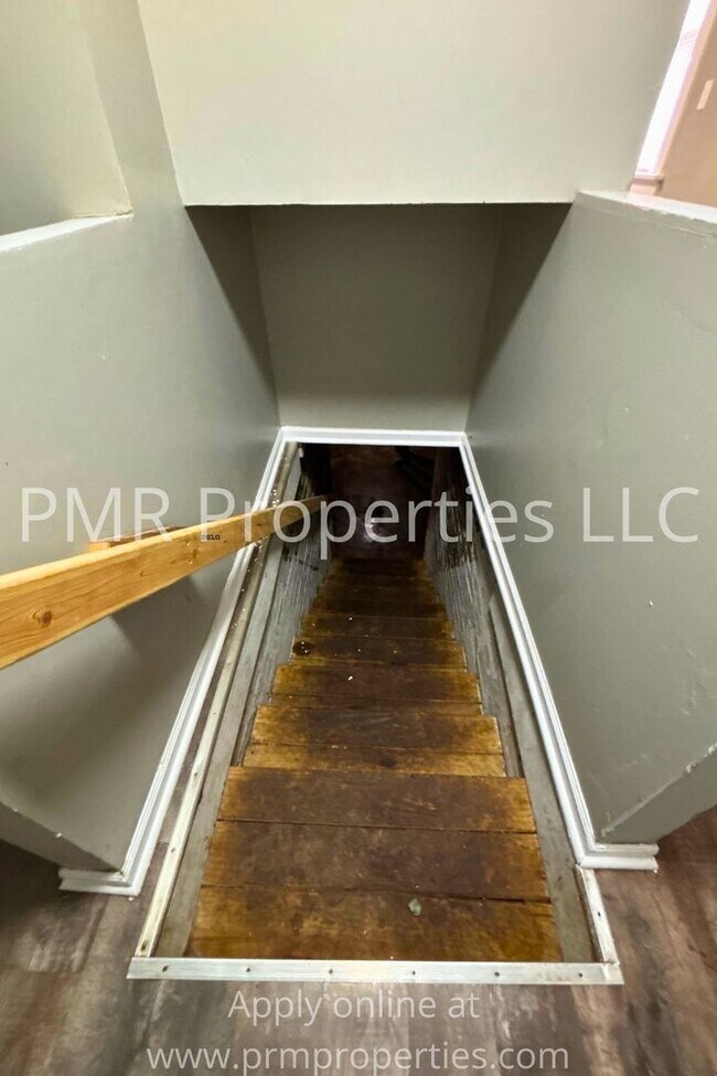 Building Photo - 2 Bedrooms / 1 Bathroom House