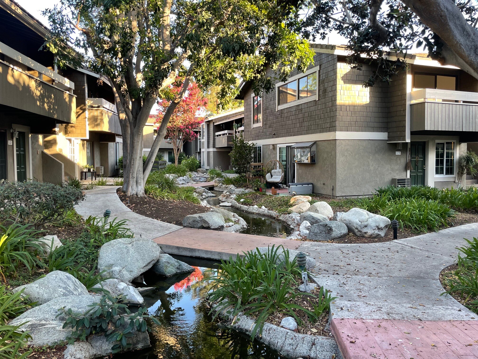 Building Photo - 160 Streamwood