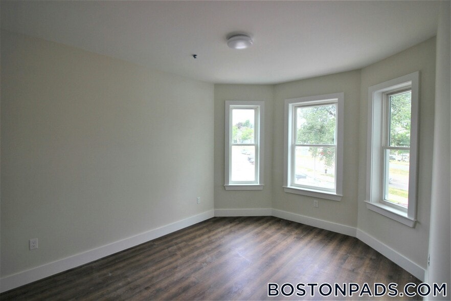 Building Photo - 843 Columbia Rd