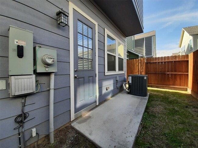 Building Photo - 5439 Camaguey St