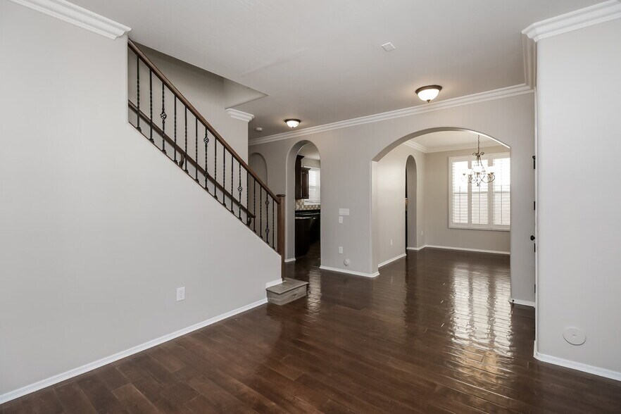 Building Photo - 831 S Henry Ln