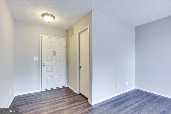 Building Photo - 8370 Greensboro Dr