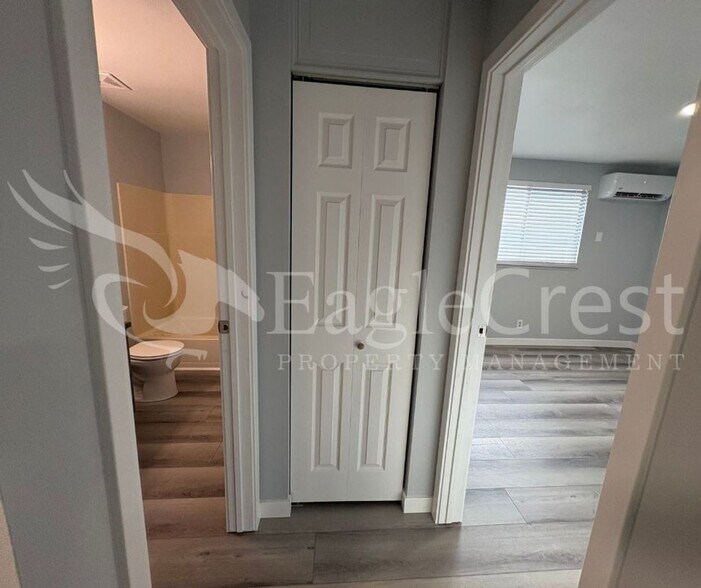 Building Photo - 17/19 S. Roosevelt