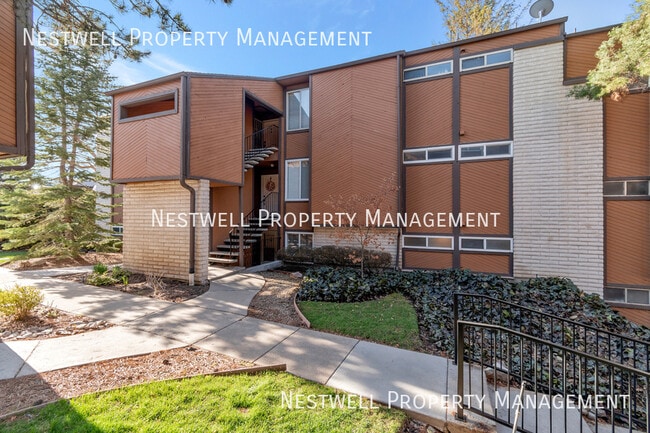 Primary Photo - 2422 S Elizabeth St