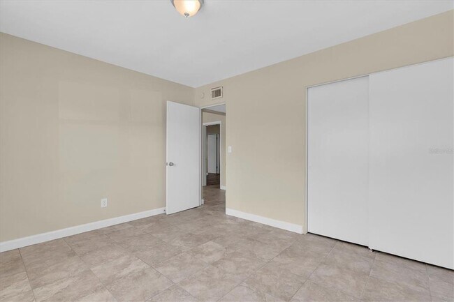 Building Photo - 333 72nd Ave