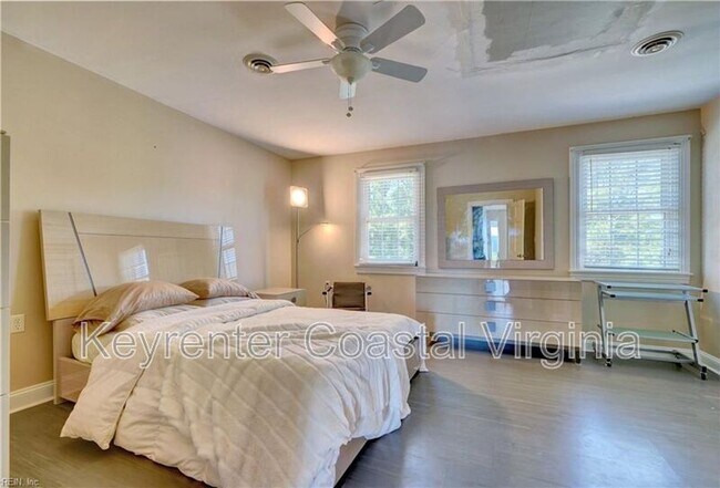 Building Photo - 108 Commerce St