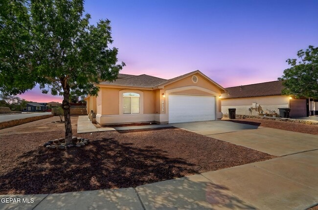 Building Photo - 14336 Desert Sage Dr