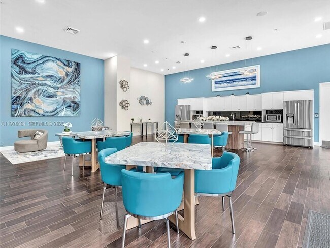 Building Photo - 18800 NE 29th Ave