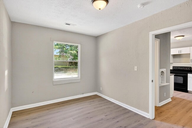 Building Photo - 437 Carver Ln