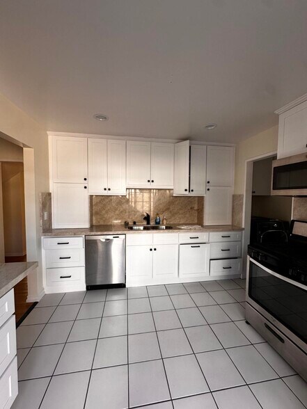 Building Photo - 13103 Duffield Ave