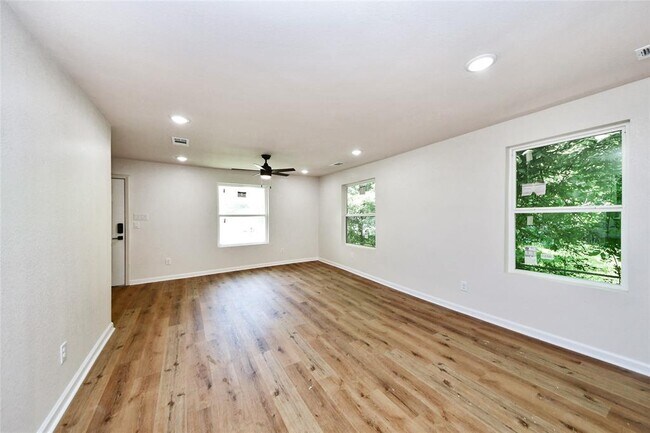 Building Photo - 2804 Bringhurst St