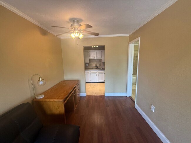 Building Photo - 405 Dunwoody St