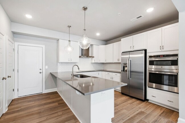 Building Photo - Cozy & Contemporary 3BR Condo in Raven Ridge, Raleigh!