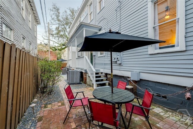 Building Photo - 114 W Waldburg St