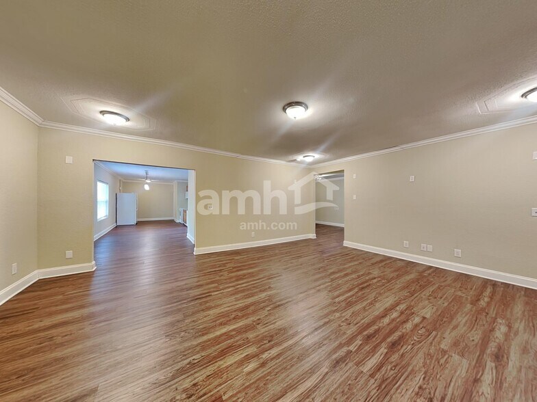 Building Photo - 302 Forest Bend Dr