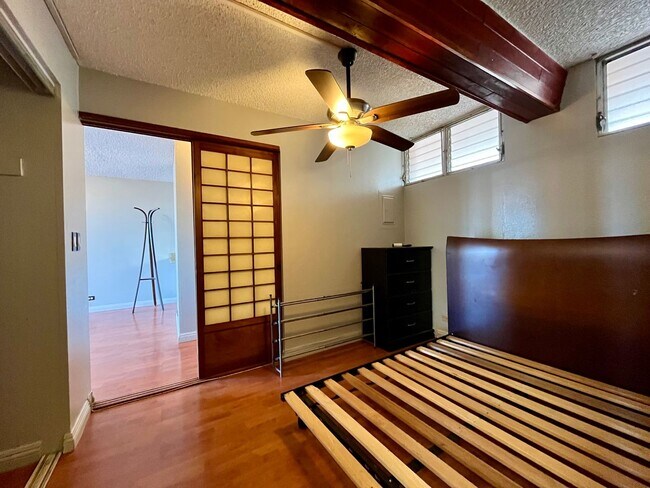 Building Photo - Kapiolani Gardens: Furnished 2 Bed, 1 Bath...