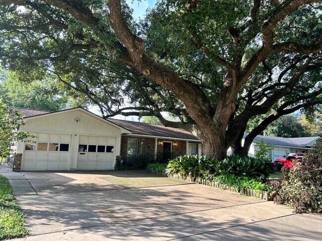 Building Photo - 7214 Sharpview Dr
