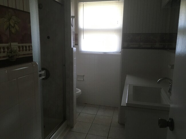 Building Photo - 3bed/1bath Home close to Annie Camp Junior...