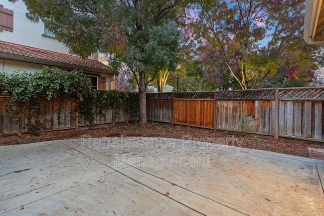 Building Photo - 363 W Viento St