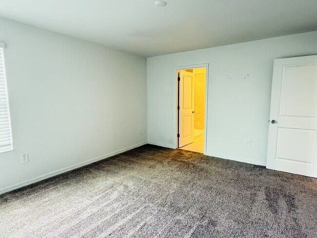 Building Photo - 644 Reggie Rd