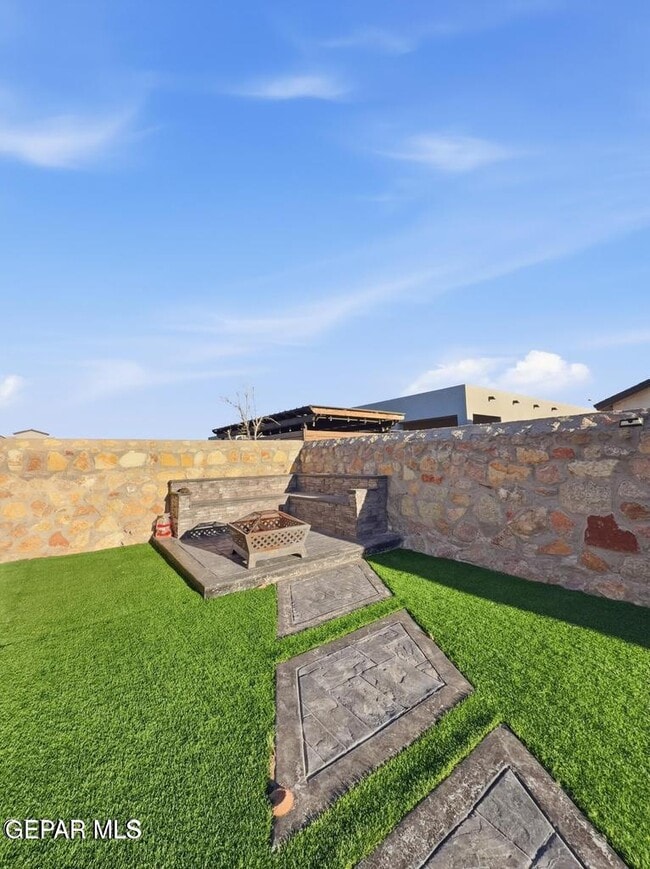 Building Photo - 14616 Tierra Burgos