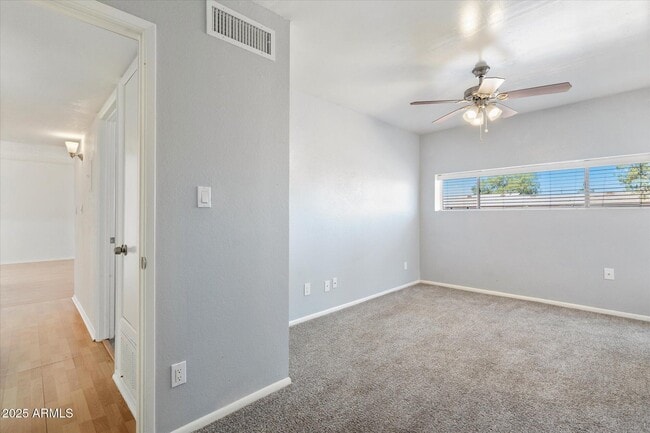 Building Photo - 2673 E Oakleaf Dr