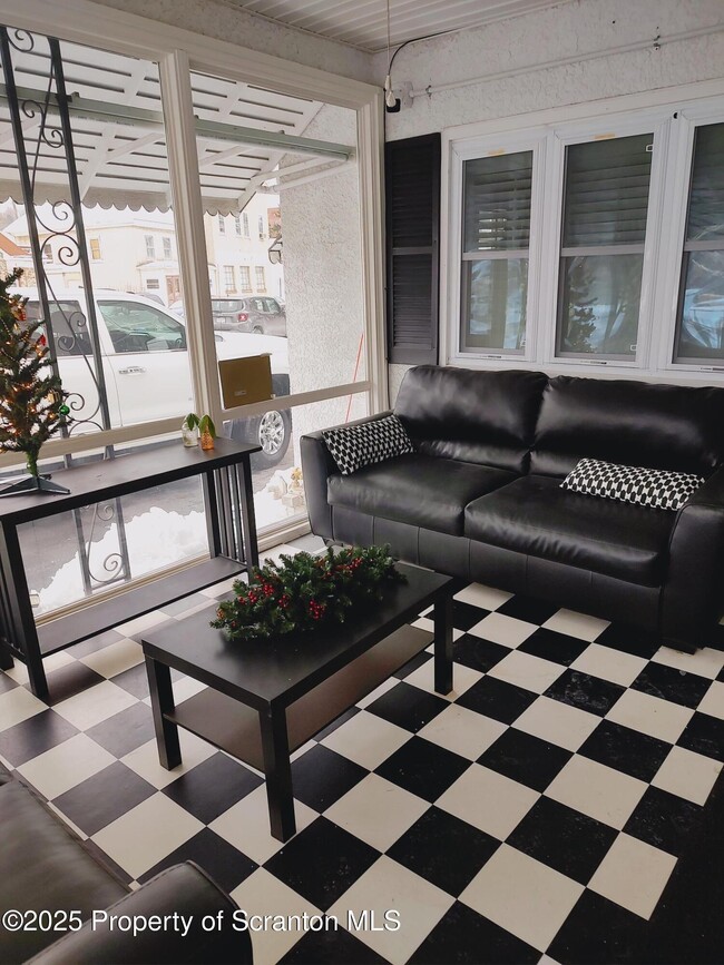 Building Photo - 136 Chestnut St