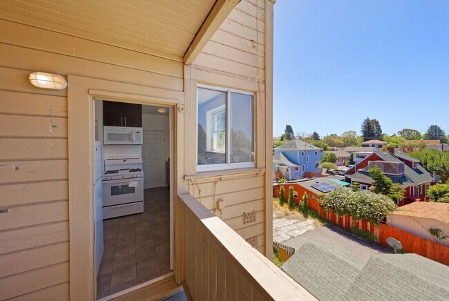 Building Photo - 2139 Grant St