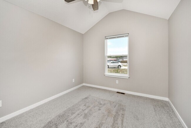 Building Photo - Great spacious home in Willard