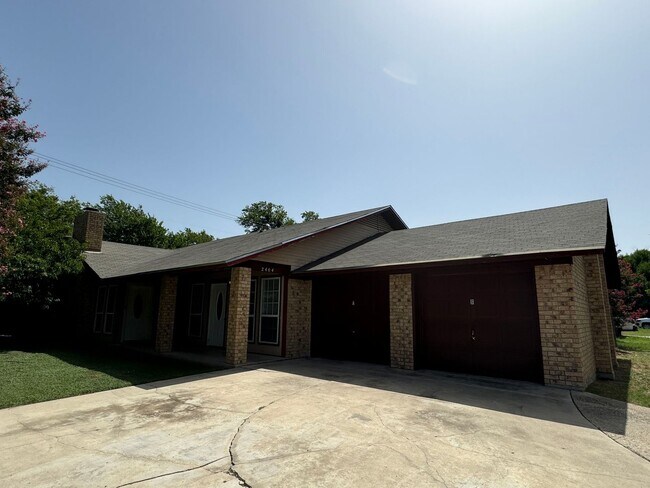 Primary Photo - 2404 Shoemaker Dr