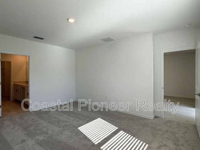 Building Photo - 17614 Pleasantview Blvd