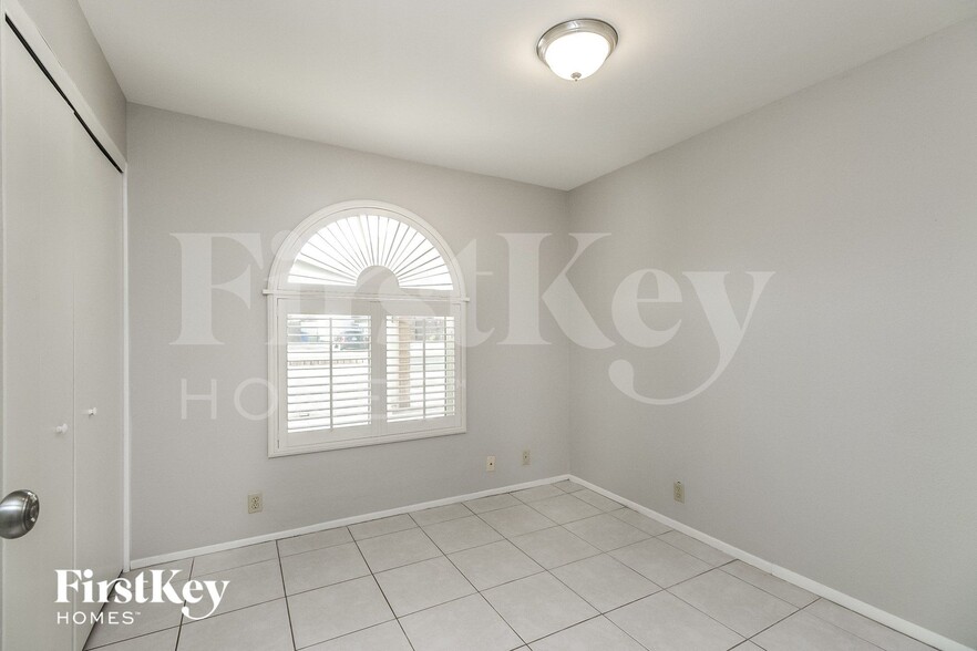 Building Photo - 2701 N Hartford St